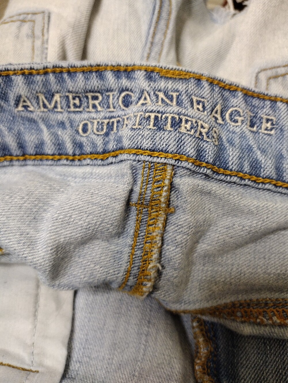 American Eagle 2016 Light Wash Feather Embroidered Distressed Denim Booty Short - Picture 3 of 7
